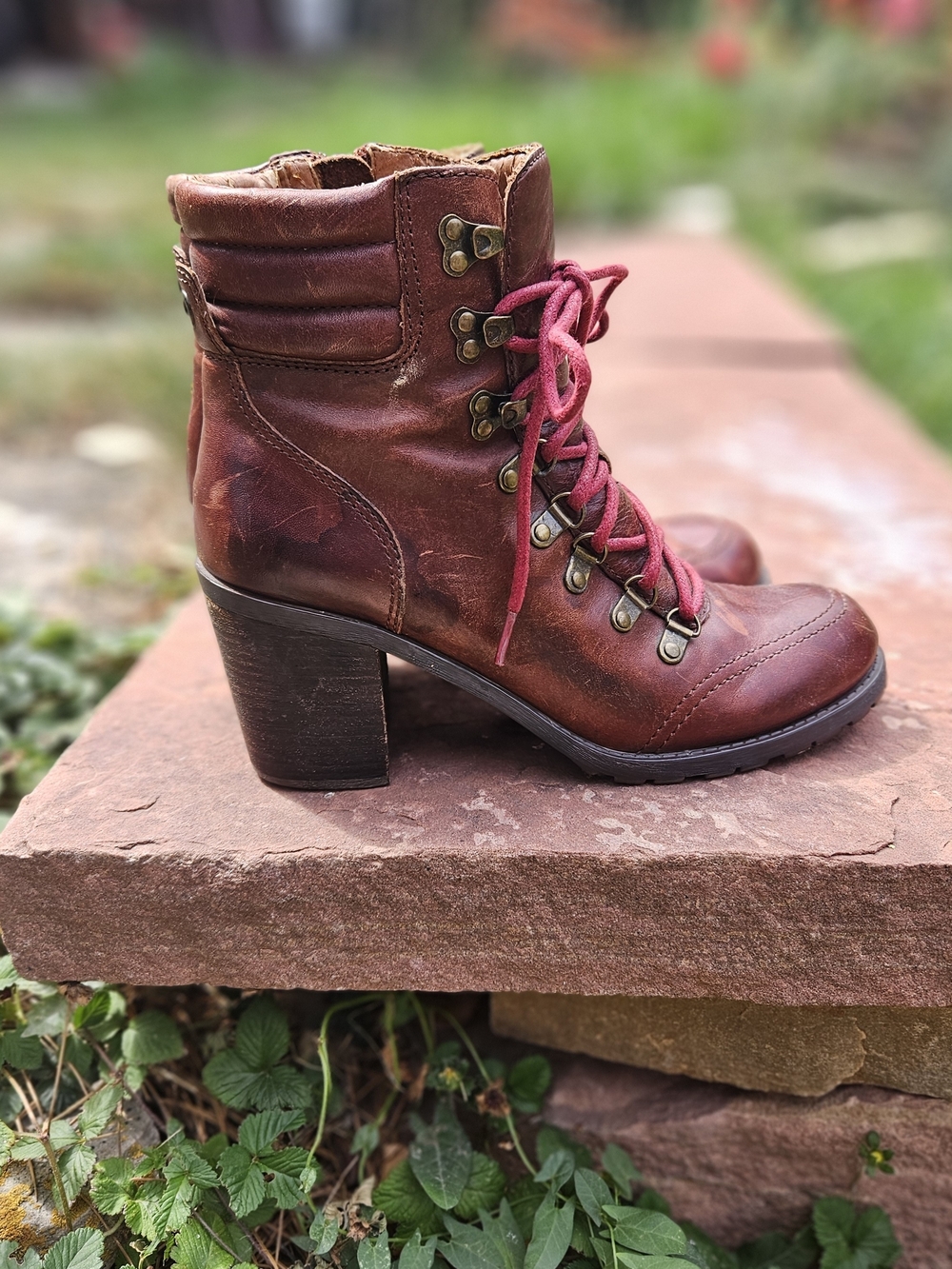 Gorgeous Red-Brown Leather Lace-Up Block Heel Boots